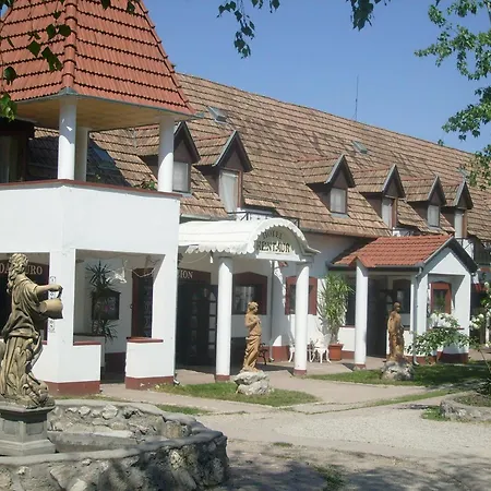 Kentaur Ueduelofalu * Balatonboglár